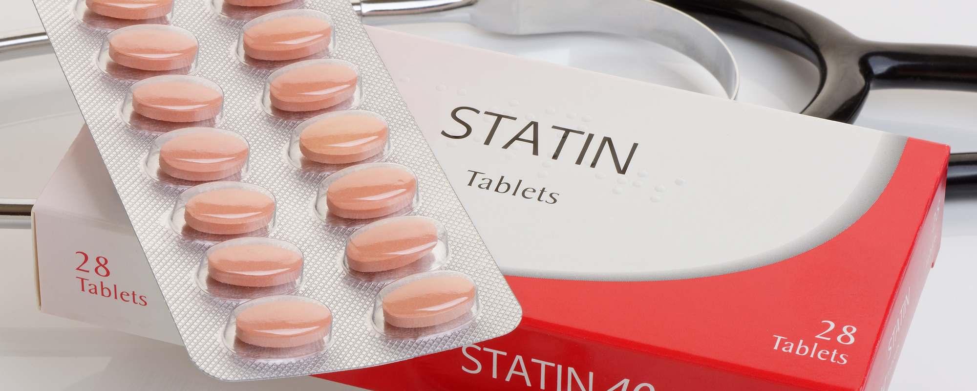 Statin tablets and a stethoscope